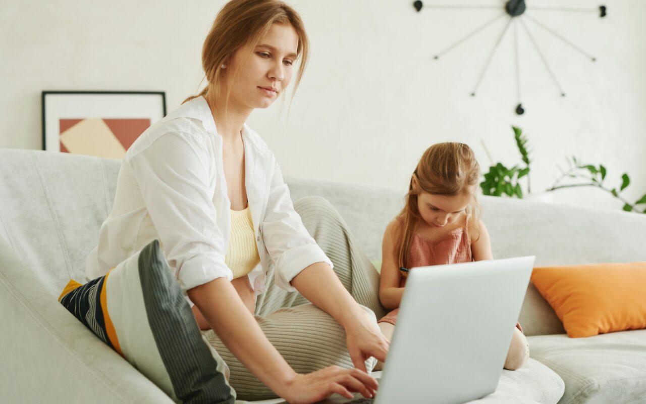 Best Career Paths for Single Mothers Getting Back to Work